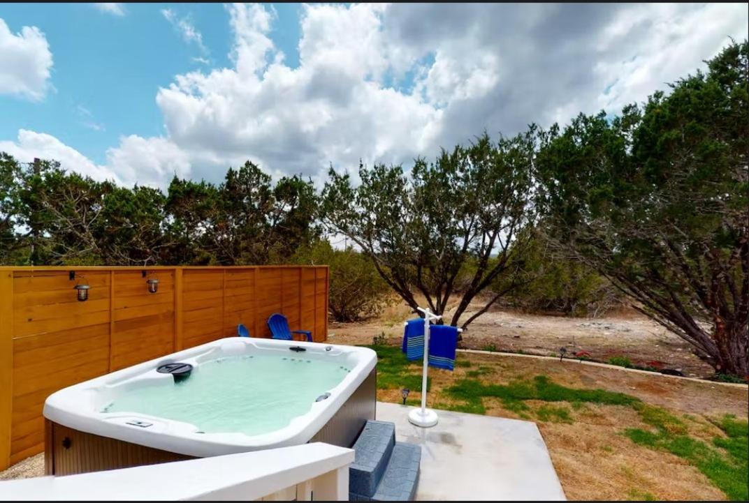 Blue Oasis In The Hill Country Otel Kerrville Dış mekan fotoğraf